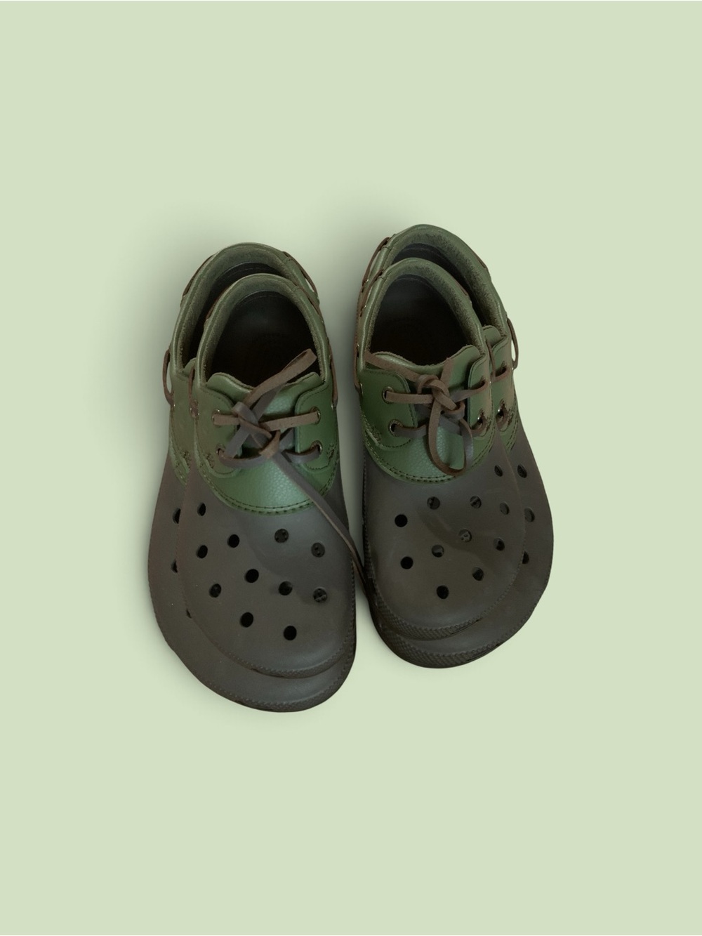 CROCS Duck shoe style woman’s 9